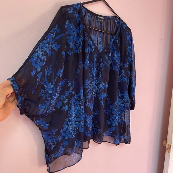 ❤️ 🆕 EXPRESS Blouse Floral Blue Sheer Dolman Sleeve Blue floral blouse XS - Picture 13 of 14